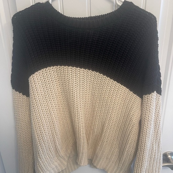 CHUNKY KNIT 2 tone sweater . Black and tan! VERY VERSATILE!! Great quality! M/L - Picture 5 of 8